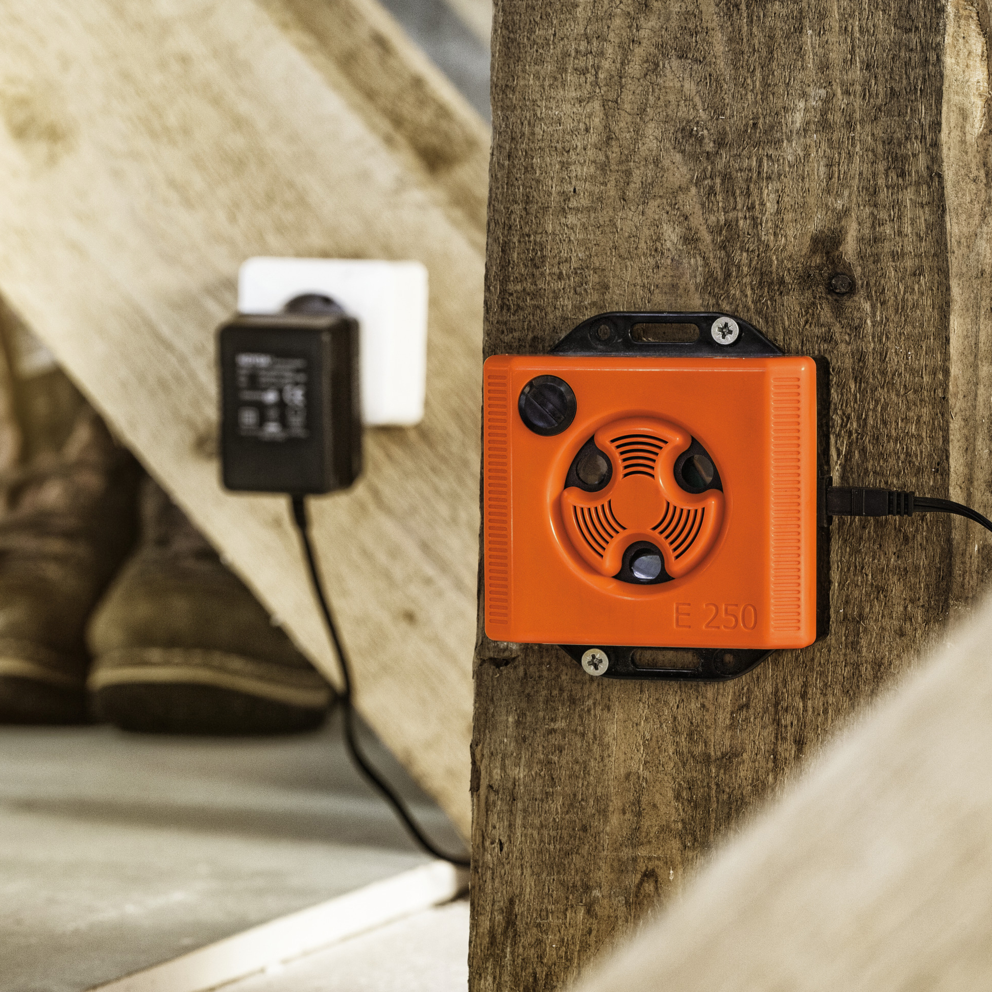 Product Image for TOPO STOP E250 Effektiv rått- & musskrämma, 250 m²
